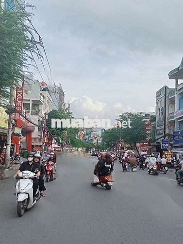 Nhà bán. Mặt tiền đường Nguyễn Gia Trí (D2) cũ, phường.25, Q.BT.