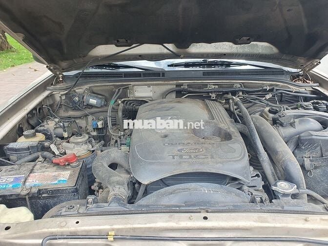 Ford Everest 2011 2.5L 4x2 MT - 120000 km