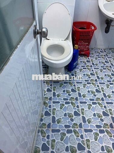 Phòng rộng rãi ở được nhiều người ban công cửa sổ lớn P.5 Bình Thạnh