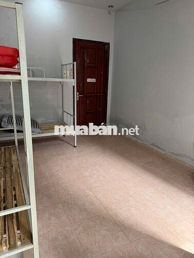 Phòng rộng rãi ở được nhiều người ban công cửa sổ lớn P.5 Bình Thạnh