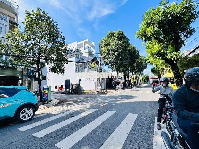 Bán gấp đất tặng nhà mặt tiền Linh Trung vị trí trung tâm Thủ Đức!!!!