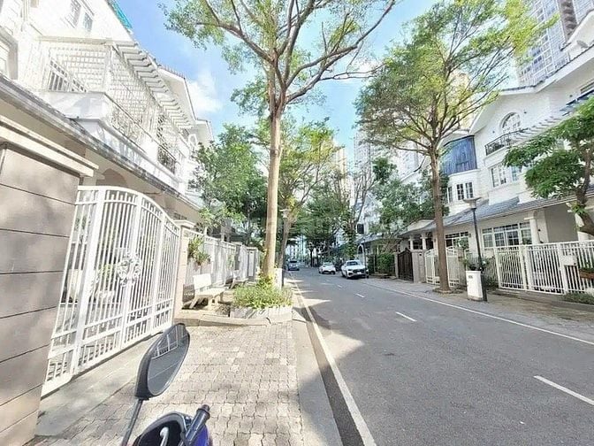 Cho thuê biệt thự Saigon Pearl, 10x20m, 3 tầng,  gần sông, 118tr/th
