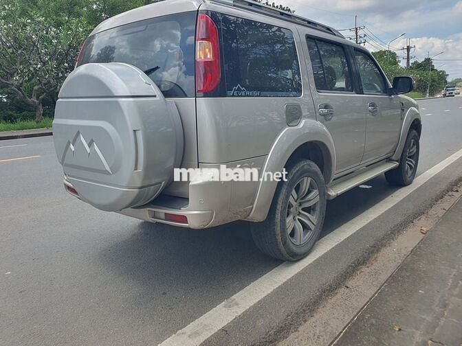 Ford Everest 2011 2.5L 4x2 MT - 120000 km