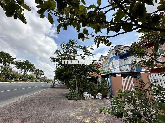 Cho thuê dài hạn nhà mặt tiền đường Trần Quang Khải