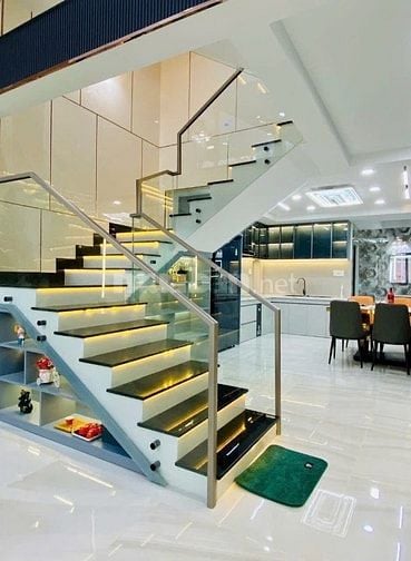 Đi nước ngoài Bán gấp nhà Ngô Quyên, P8, Q10. Giâ 3,68tỷ . Hẻm 6m