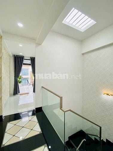 Đi nước ngoài Bán gấp nhà Ngô Quyên, P8, Q10. Giâ 3,68tỷ . Hẻm 6m
