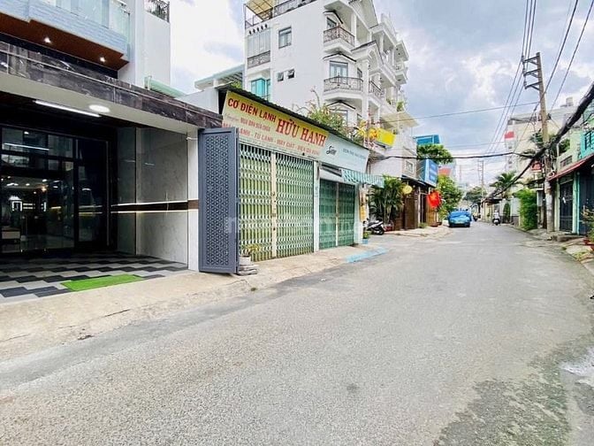 Đi nước ngoài Bán gấp nhà Ngô Quyên, P8, Q10. Giâ 3,68tỷ . Hẻm 6m