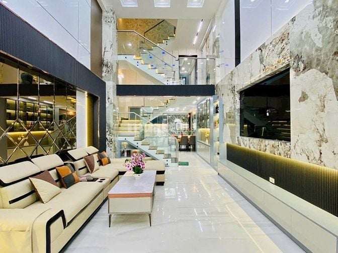 Đi nước ngoài Bán gấp nhà Ngô Quyên, P8, Q10. Giâ 3,68tỷ . Hẻm 6m