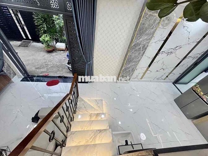 Ngang cực Rộng. hẻm lớn rộng rãi .gần khu trung tâm siêu thị Gò vấp