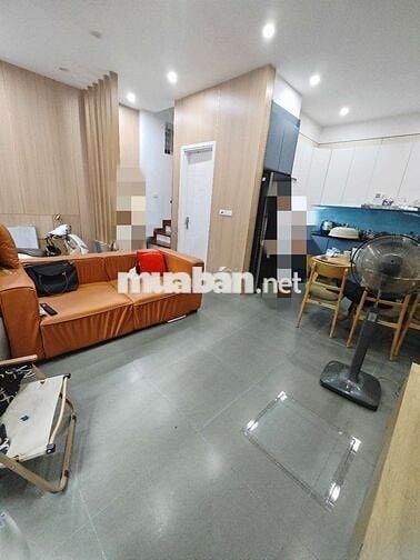 Lô góc, Dịch Vọng Hậu Cầu Giấy, ngõ thông, 39m2, mặt tiền 5.9m, 9.5 tỷ