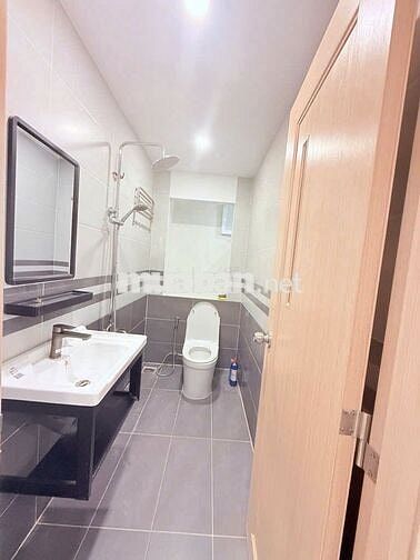 nhà nguyên căn - 3pn - phòng khách và bếp tách biệt, gần KCX Tân Thuận