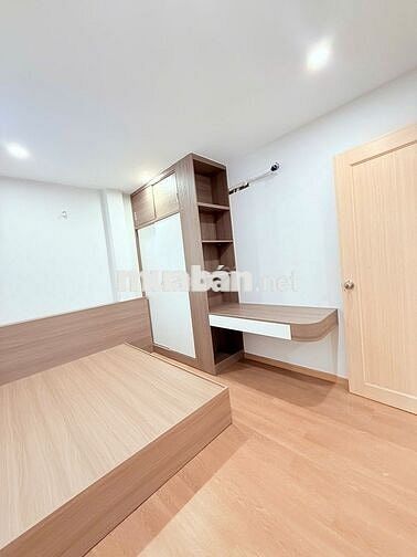 nhà nguyên căn - 3pn - phòng khách và bếp tách biệt, gần KCX Tân Thuận
