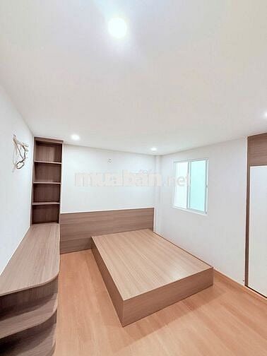 nhà nguyên căn - 3pn - phòng khách và bếp tách biệt, gần KCX Tân Thuận