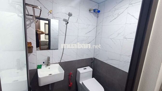 Ccmn 28m2 khép kín - ban công phơi đồ, đường Hoàng Ngân, Thanh Xuân