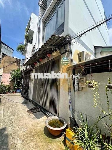 Ngang cực Rộng. hẻm lớn rộng rãi .gần khu trung tâm siêu thị Gò vấp