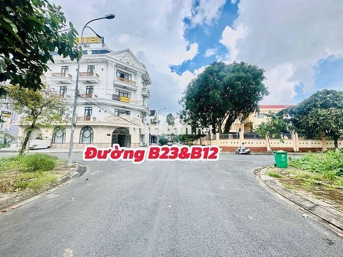 Căp nền góc đường B23 Và B12 KDC Hưng Phú đối diện trường học