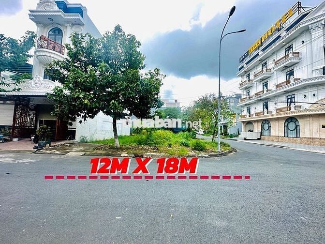 Căp nền góc đường B23 Và B12 KDC Hưng Phú đối diện trường học