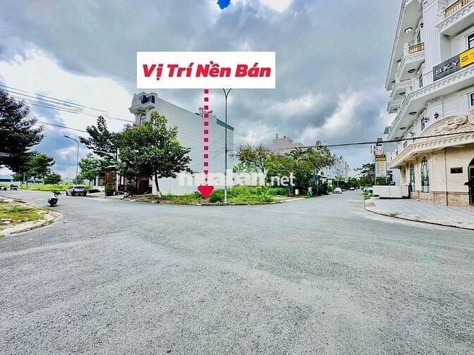 Căp nền góc đường B23 Và B12 KDC Hưng Phú đối diện trường học