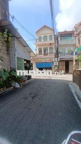 BÁN NHÀ 2 TẦNG TRUNG TÂM NAM HỒNG – VỊ TRÍ
VÀNG, TIỆN NGHI ĐẦY ĐỦ
🏠 BÁN NHÀ 2 TẦNG TRUNG TÂM NAM HỒNG – VỊ TRÍ
VÀNG, TIỆN NGHI ĐẦY ĐỦ
🏠