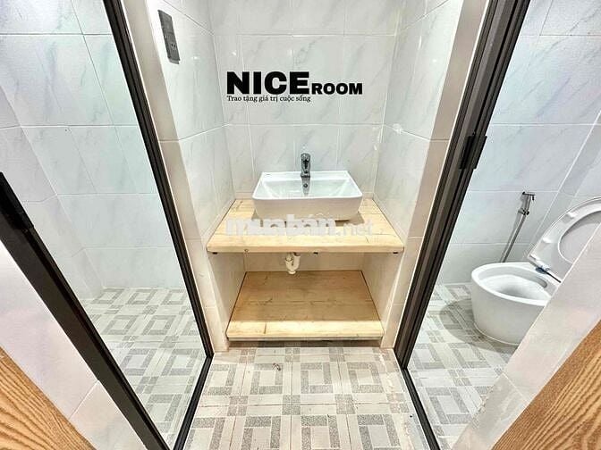 PHÒNG TRỌ ĐI BỘ TỚI VLU RỘNG 30m2 CÓ CỬA SỔ BAN CÔNG