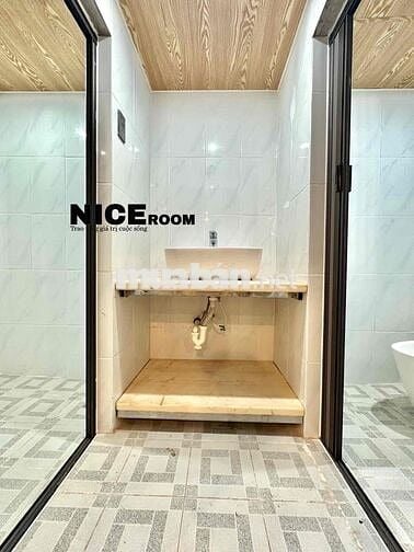 PHÒNG TRỌ ĐI BỘ TỚI VLU RỘNG 30m2 CÓ CỬA SỔ BAN CÔNG