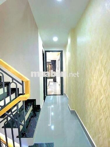 Nhà 1/ ngay sát MT, 2 tầng BTCT, HXT thông , 4PN, 4WC.