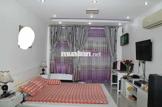 Nhà mặt tiền Nguyễn Huệ, ngay chợ lớn - 82m2 - TP.Sóc Trăng cũ