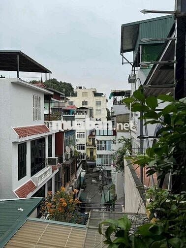Cần bán gấp nhà phố Lý Nam Đế 25m  5 tầng 3.8mt  5.5 Tỷ Hoàn Kiếm