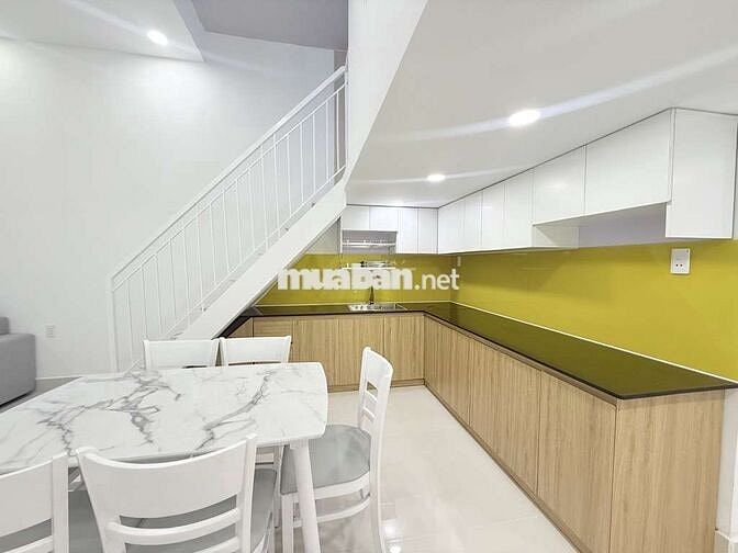 Ngay vòng xoay hàng Xanh, 52m2, 3pn, 2wc, 55m2, 3.8 tỉ, Bình Thạnh.