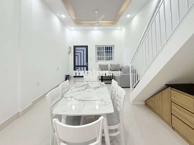 Ngay vòng xoay hàng Xanh, 52m2, 3pn, 2wc, 55m2, 3.8 tỉ, Bình Thạnh.