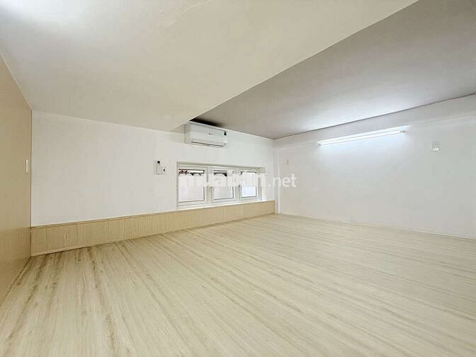 Ngay vòng xoay hàng Xanh, 52m2, 3pn, 2wc, 55m2, 3.8 tỉ, Bình Thạnh.