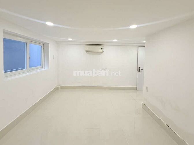 Ngay vòng xoay hàng Xanh, 52m2, 3pn, 2wc, 55m2, 3.8 tỉ, Bình Thạnh.