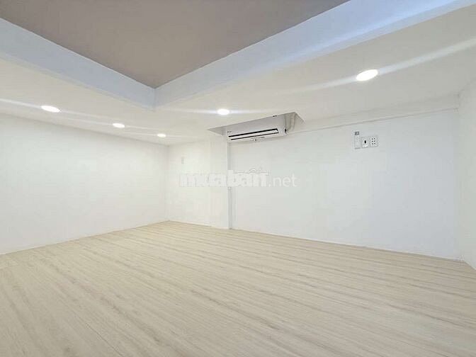 Ngay vòng xoay hàng Xanh, 52m2, 3pn, 2wc, 55m2, 3.8 tỉ, Bình Thạnh.