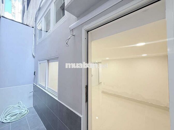 Ngay vòng xoay hàng Xanh, 52m2, 3pn, 2wc, 55m2, 3.8 tỉ, Bình Thạnh.