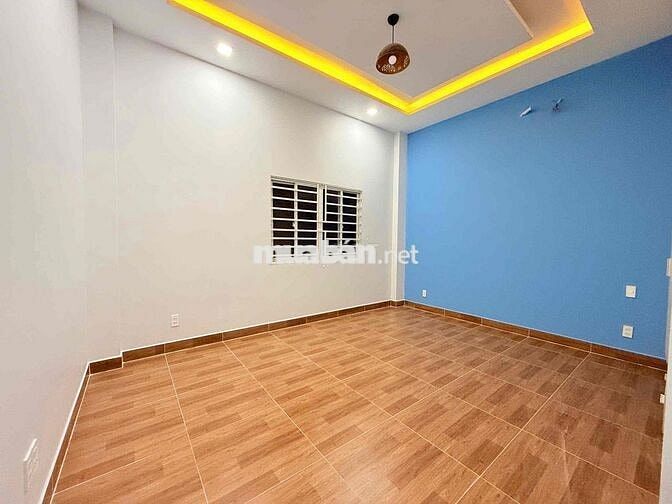 NHÀ RỘNG GẦN TRƯỜNG CẤP 1..2..3. TRỆT 2 LẦU 4PN 3WC. SÂN XE HƠI