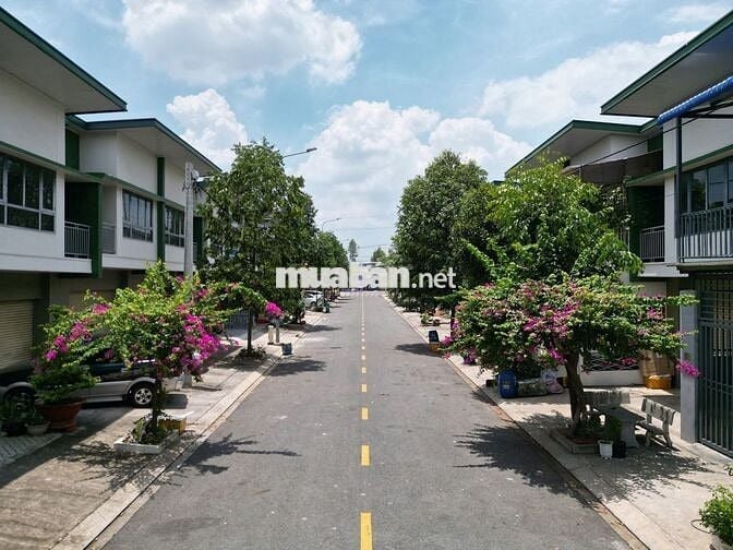 Bán gấp căn Shophouse 2 tầng 85m2 tại KĐT Oasis City, Giá 1,7 tỷ