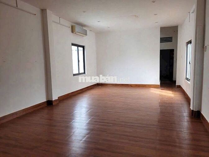 Cho thuê 2 lầu mặt tiền Nguyễn Văn Cừ giá rẻ