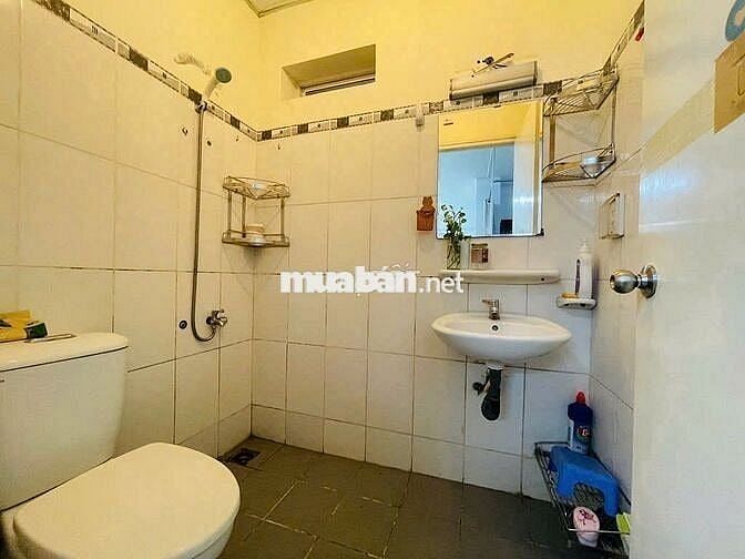 Cần bán căn hộ 155 Nguyễn Chí Thanh, Q.5.sổ hồng riêng