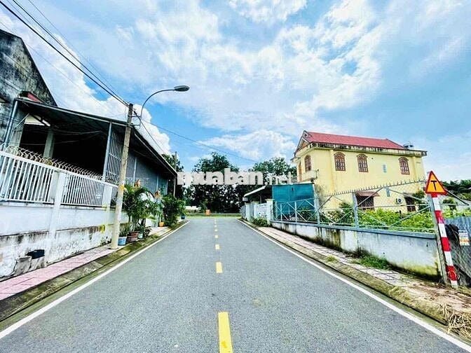MT PHẠM VĂN CHÈO. TT CỦ CHI. 240m2 - SỔ SẴN CHỜ CÔNG CHỨNG. KDC ĐÔNG.