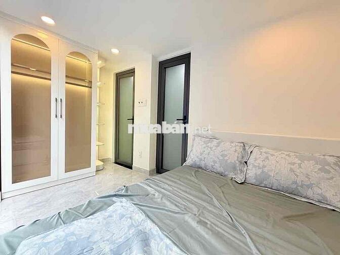 Đinh Bộ Lĩnh ,Nhà nằm trong hẻm 1 sẹc, thông. Sát ngay mặt tiền.