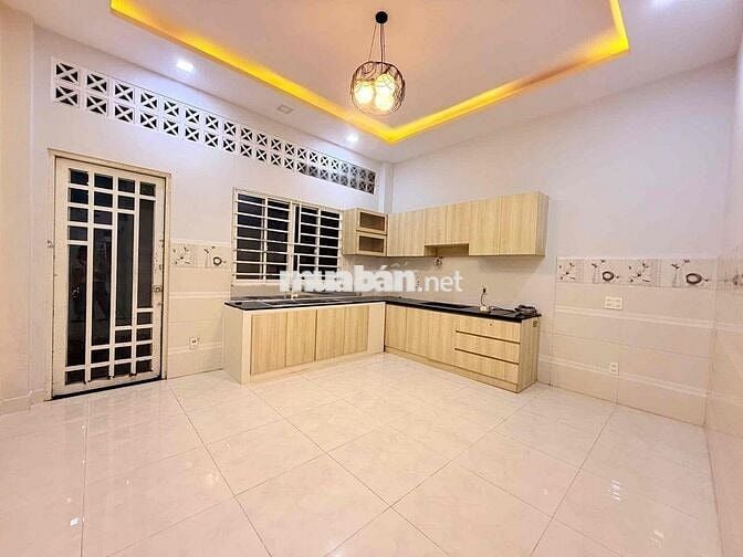 NHÀ RỘNG GẦN TRƯỜNG CẤP 1..2..3. TRỆT 2 LẦU 4PN 3WC. SÂN XE HƠI