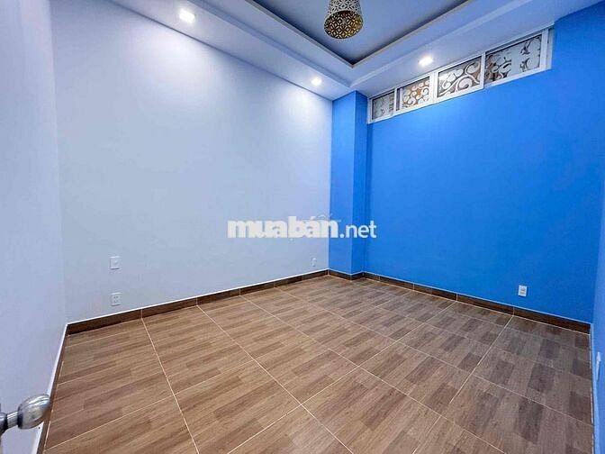 NHÀ RỘNG GẦN TRƯỜNG CẤP 1..2..3. TRỆT 2 LẦU 4PN 3WC. SÂN XE HƠI