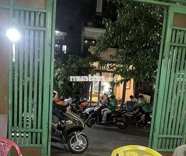 Nhà mặt tiền hẻm rộng 8m 3 tầng (16 đường 18 p. bình hưng hoà)