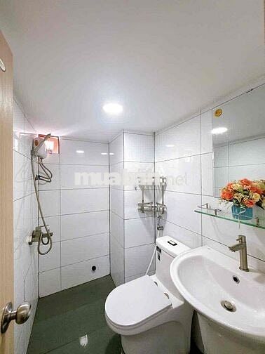 CHO THUÊ PHÒNG ĐẦY ĐỦ NỘI THẤT CÓ CỬA SỔ THOÁNG GẦN QUẬN 1