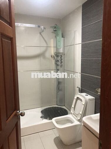 NHÀ CHO THUÊ HẺM LỚN HUỲNH VĂN BÁNH_ 7X20M_ TRỆT 3 LẦU SÂN THƯỢNG.
