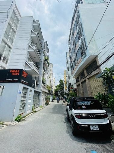 Bán nhà HXH đường Võ Văn Tần Q3 dt: 4.1m x 11m 2 lầu 1ST giá 11 tỷ. 