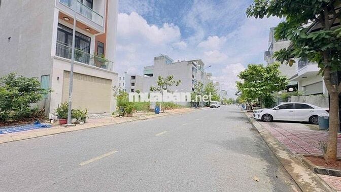 Đất trục chính mặt tiền kinh doanh phú Hồng Thịnh 9, Bình An, Dĩ An