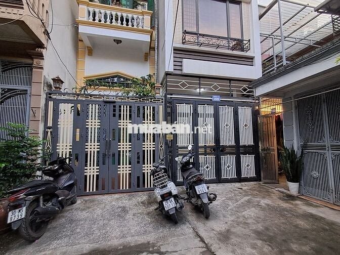 BÁN NHÀ ĐÊ LA THÀNH - ĐỐNG ĐA:  5 TẦNG - OTO TRÁNH, GARA, 3 THOÁNG