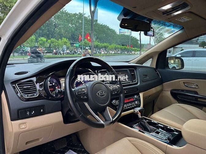 Kia Sedona 2019 Luxury D - 77000 km