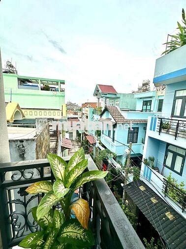 Biệt Thự 4 tầng , HXH , sân oto , Ngang 8m , BHHB , Bình Tân